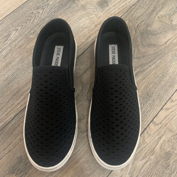 Steve Madden Shoes - STEVE MADDEN BLACK ZEENA SLIP ON SNEAKERS 8.5-EUC